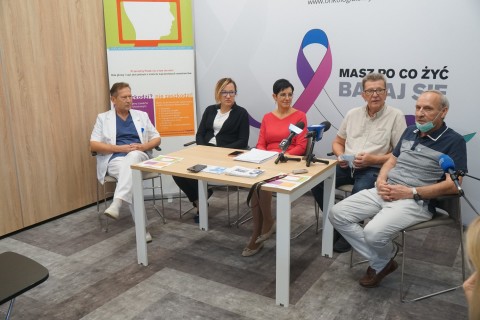 Na zdjęciu lekarze z białostockich szpitali oraz pacjenci BCO podczas konferencji prasowej z udziałem mediów w BCO.