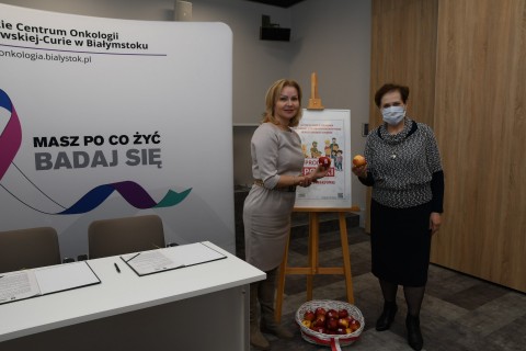 Na zdjęciu dyrektor BCO Magdalena Borkowska oraz dyrektor KOWR Jadwiga Zabielska po podpisaniu umowy współpracy